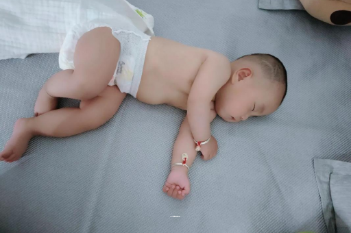 当阳几个月宝宝会抬头